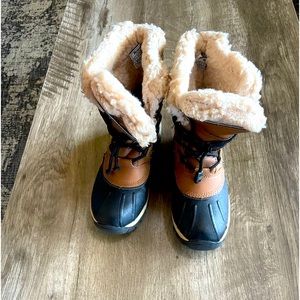 BEARPAWS snow boots. Youth size 4. Like new